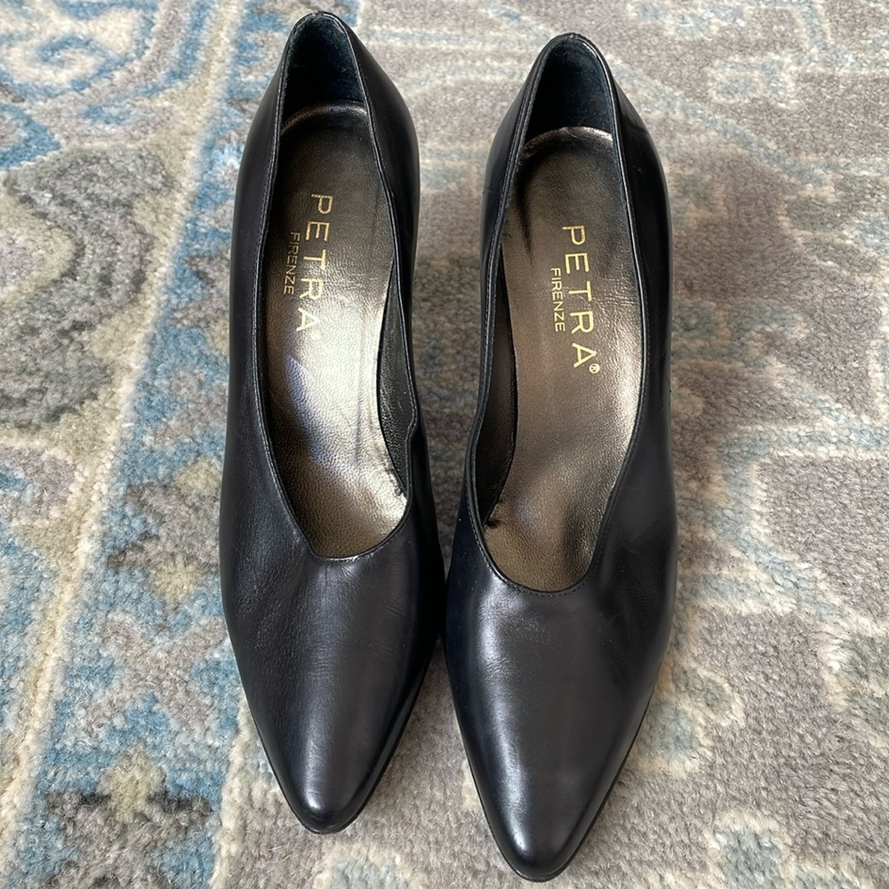 Vintage Petra made in Italy classic black pumps. 6.5